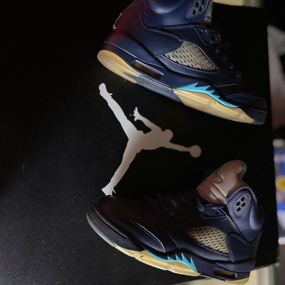Jordan 5 (Pre Grape) GS - Picture 3 of 5